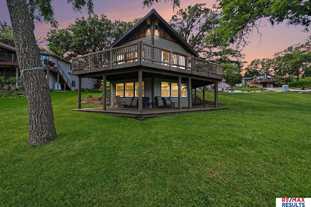 8827 Verdon Circle, Plattsmouth, NE 68048