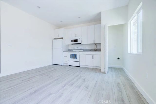 2947 West Boulevard, Los Angeles, CA 90016