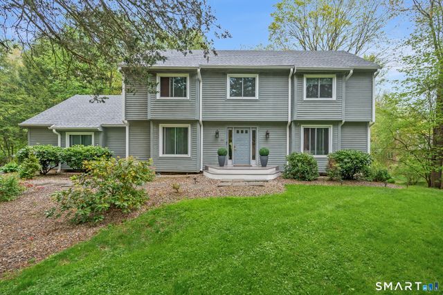 22 Walts Hill, Bloomfield, CT 06002