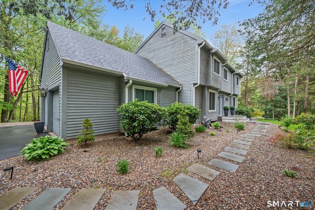 22 Walts Hill, Bloomfield, CT 06002