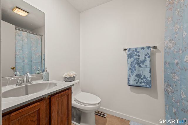 22 Walts Hill, Bloomfield, CT 06002