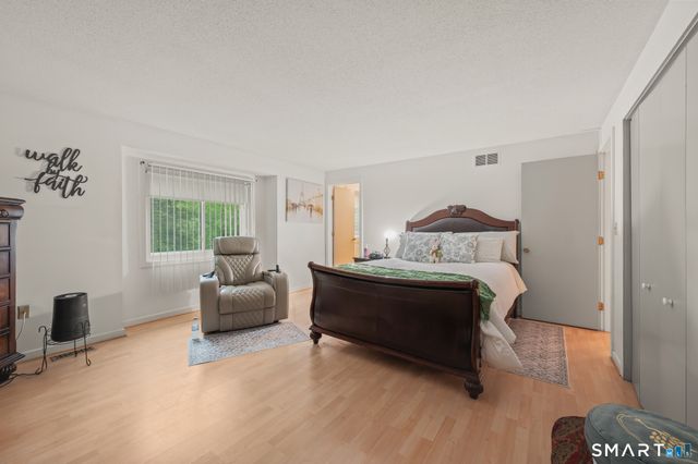 22 Walts Hill, Bloomfield, CT 06002