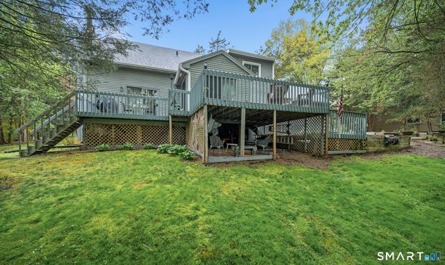 22 Walts Hill, Bloomfield, CT 06002