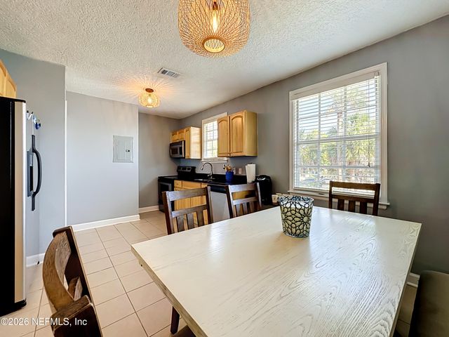 319 1ST Avenue 2-D, Jacksonville Beach, FL 32250
