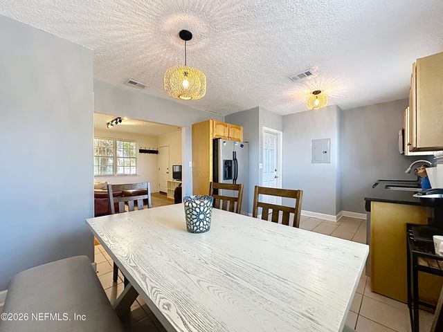 319 1ST Avenue 2-D, Jacksonville Beach, FL 32250