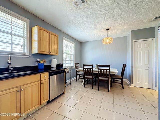 319 1ST Avenue 2-D, Jacksonville Beach, FL 32250