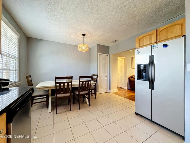 319 1ST Avenue 2-D, Jacksonville Beach, FL 32250