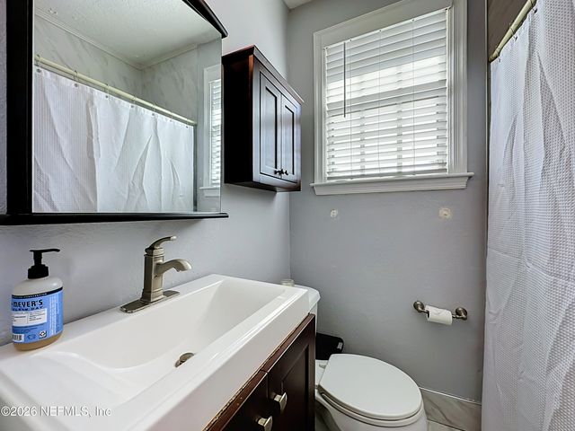319 1ST Avenue 2-D, Jacksonville Beach, FL 32250