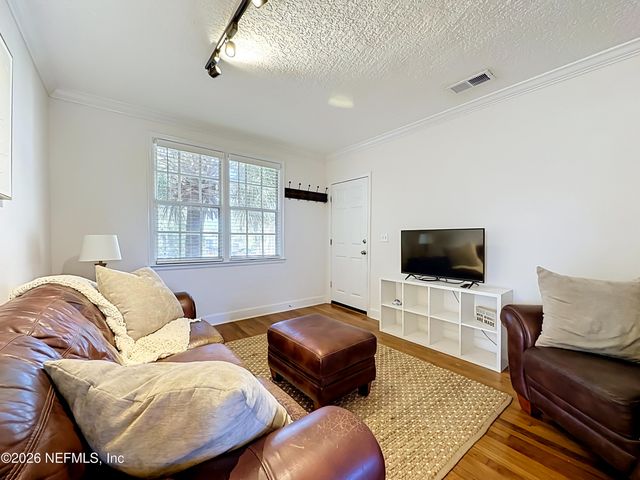 319 1ST Avenue 2-D, Jacksonville Beach, FL 32250