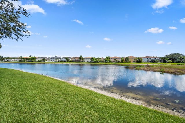 10638 Old Hammock Way, Wellington, FL 33414