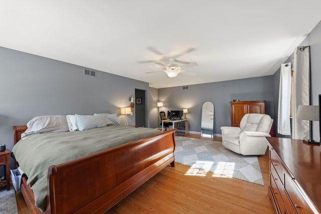 2135 Oak Hill Drive, Lisle, IL 60532