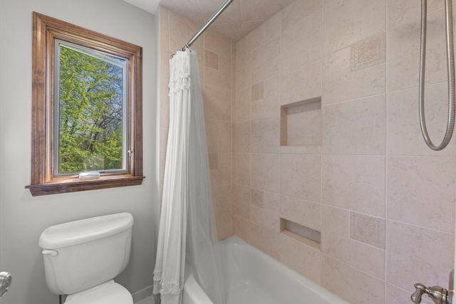 2135 Oak Hill Drive, Lisle, IL 60532