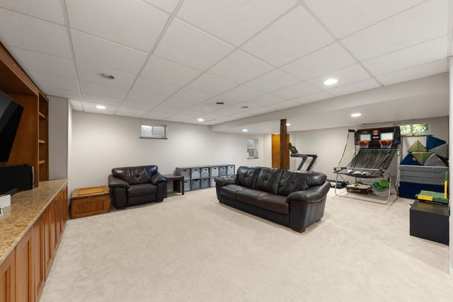 2135 Oak Hill Drive, Lisle, IL 60532