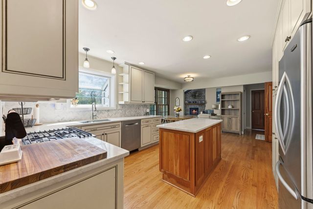 2135 Oak Hill Drive, Lisle, IL 60532
