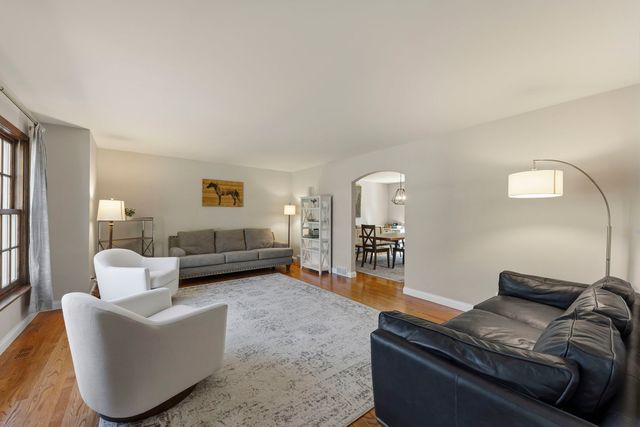 2135 Oak Hill Drive, Lisle, IL 60532