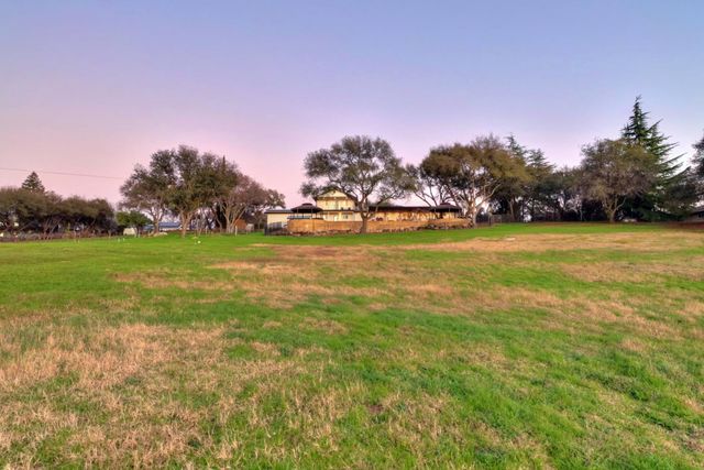 6330 Morgan Pl, Loomis, CA 95650