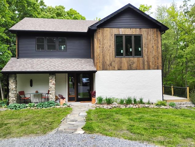 17 Gretna Hill Road, Pleasant Valley, NY 12569