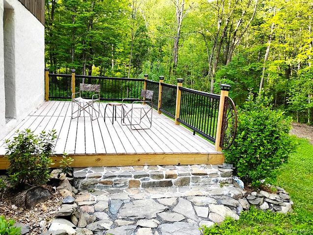 17 Gretna Hill Road, Pleasant Valley, NY 12569