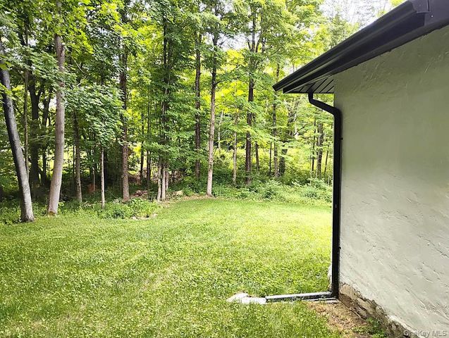 17 Gretna Hill Road, Pleasant Valley, NY 12569