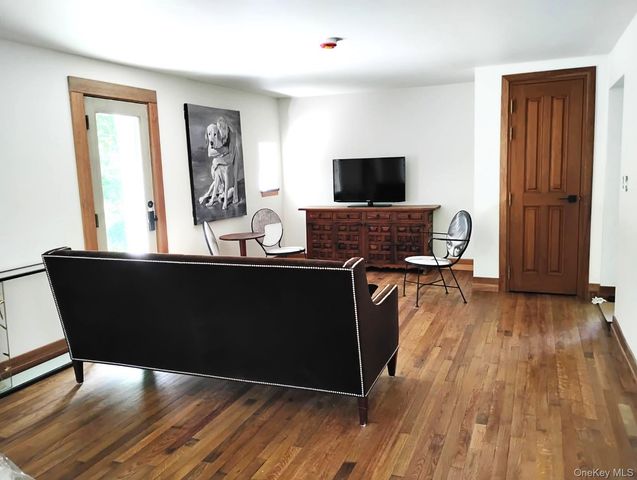 17 Gretna Hill Road, Pleasant Valley, NY 12569