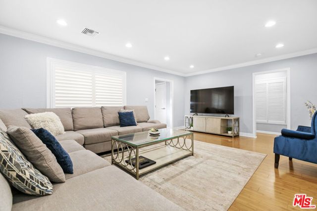 13947 Archwood Street, Van Nuys (los Angeles), CA 91405