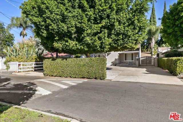 13947 Archwood Street, Van Nuys (los Angeles), CA 91405