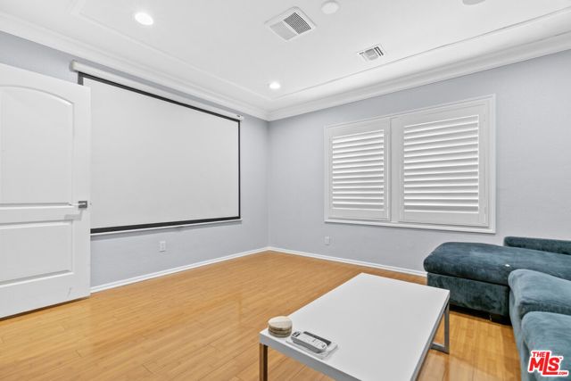 13947 Archwood Street, Van Nuys (los Angeles), CA 91405