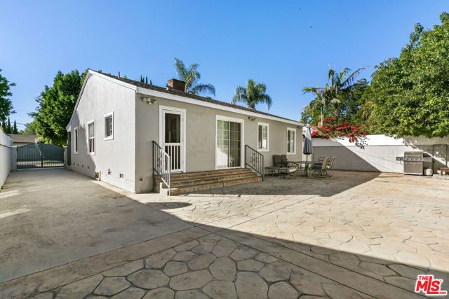 13947 Archwood Street, Van Nuys (los Angeles), CA 91405