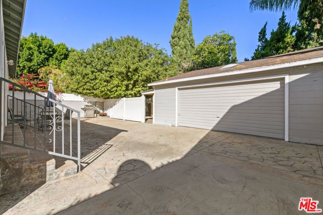 13947 Archwood Street, Van Nuys (los Angeles), CA 91405