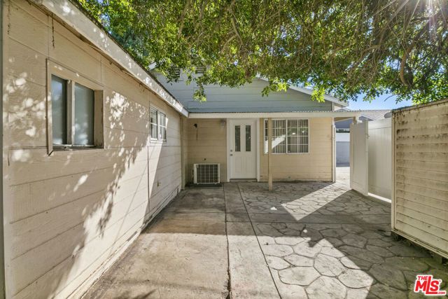 13947 Archwood Street, Van Nuys (los Angeles), CA 91405