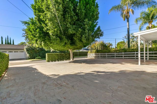 13947 Archwood Street, Van Nuys (los Angeles), CA 91405