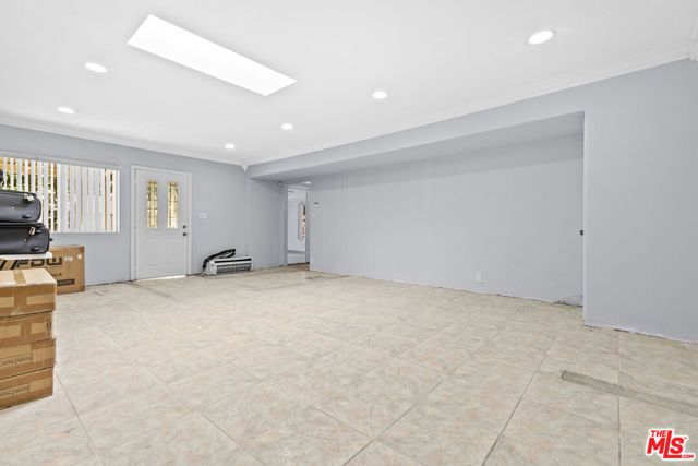 13947 Archwood Street, Van Nuys (los Angeles), CA 91405