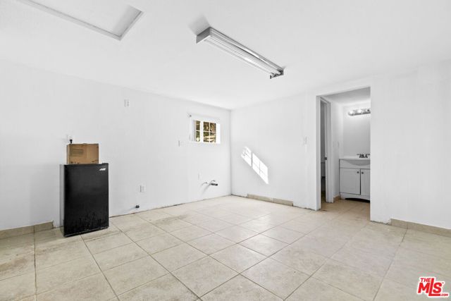 13947 Archwood Street, Van Nuys (los Angeles), CA 91405