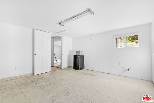 13947 Archwood Street, Van Nuys (los Angeles), CA 91405