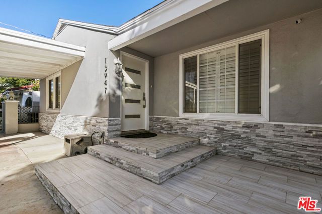13947 Archwood Street, Van Nuys (los Angeles), CA 91405