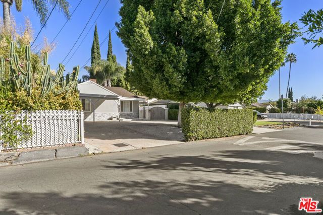 13947 Archwood Street, Van Nuys (los Angeles), CA 91405