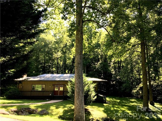99999 Red Oak Forest Road, Fairview, NC 28730