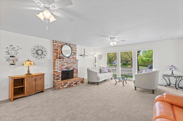 1424 Rose Ave, Modesto, CA 95355