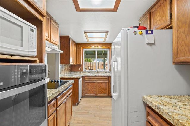 1424 Rose Ave, Modesto, CA 95355