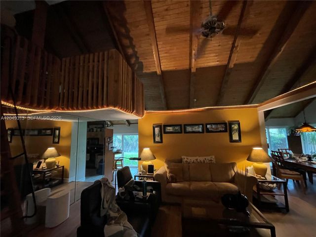 2811 Devonwood Ave, Miramar, FL 33025