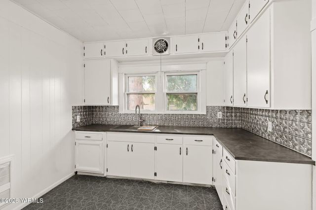 603 S 15th Ave, Yakima, WA 98902