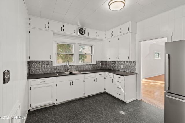 603 S 15th Ave, Yakima, WA 98902