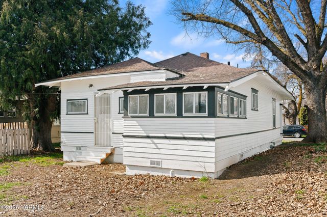 603 S 15th Ave, Yakima, WA 98902