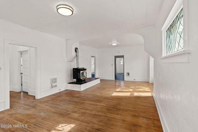 603 S 15th Ave, Yakima, WA 98902