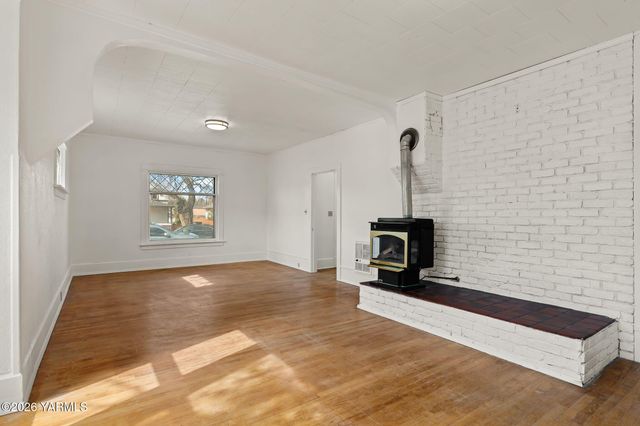 603 S 15th Ave, Yakima, WA 98902