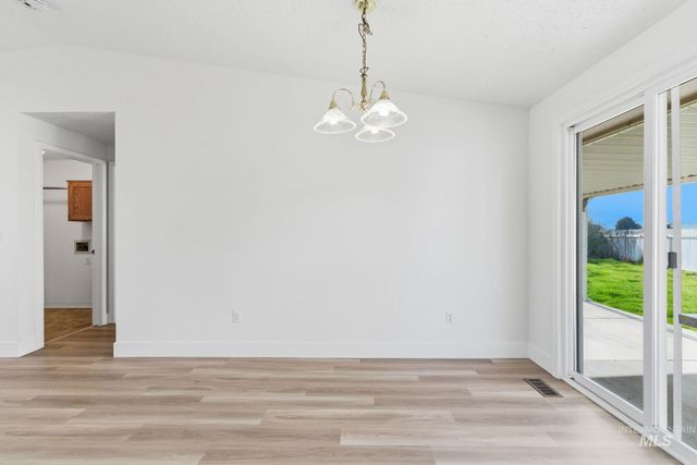 718 W Redwood Ln, Nampa, ID 83651