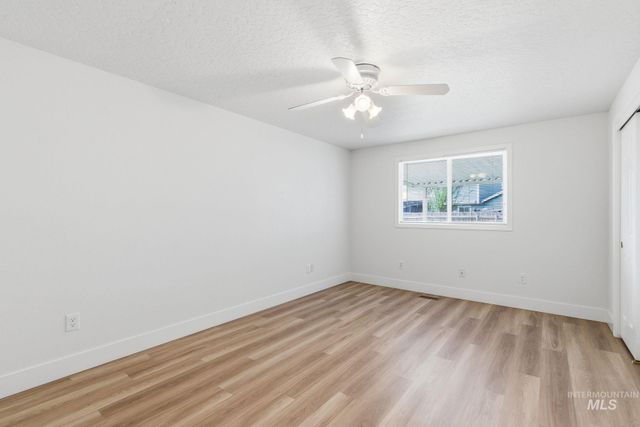 718 W Redwood Ln, Nampa, ID 83651