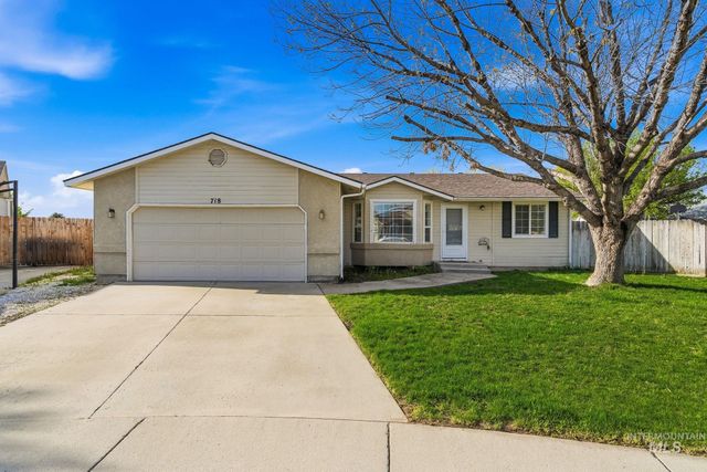 718 W Redwood Ln, Nampa, ID 83651