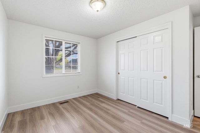 718 W Redwood Ln, Nampa, ID 83651