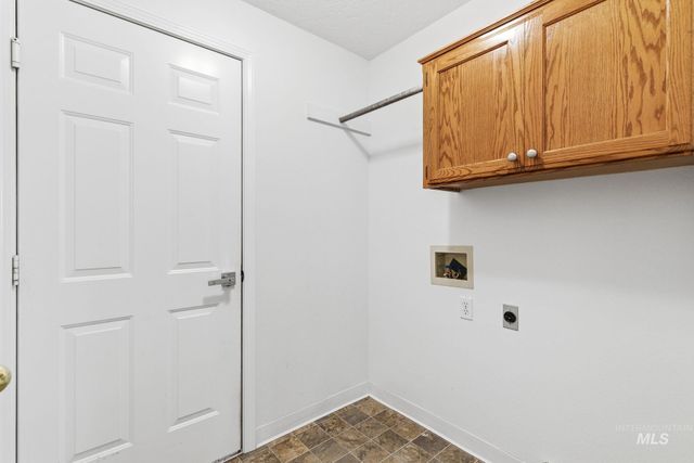 718 W Redwood Ln, Nampa, ID 83651